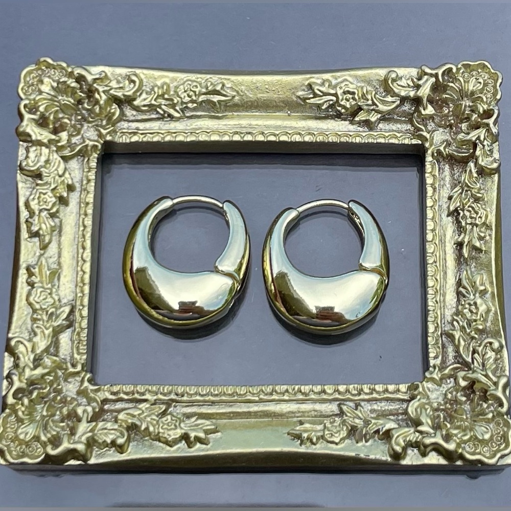 Golden chunky oval hoop earrings